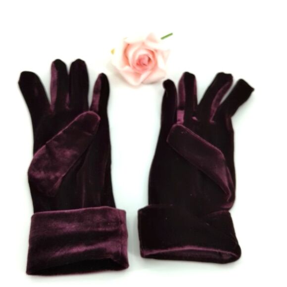 Deep Plum Vintage Gothic Glam Cuffed Velvet Gloves Size S/M - Picture 1 of 3